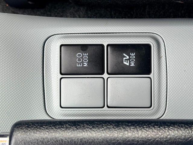 2013 Toyota Prius c 5dr Hatchback Two - 23023453 - 41