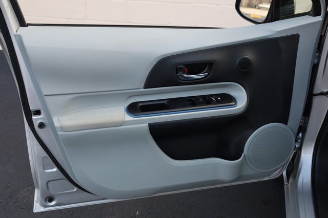 2013 Toyota Prius c 5dr Hatchback Two - 22969339 - 12