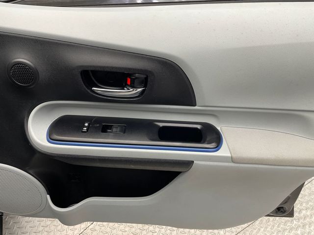 2013 Toyota Prius c 5dr Hatchback Two - 22980334 - 13