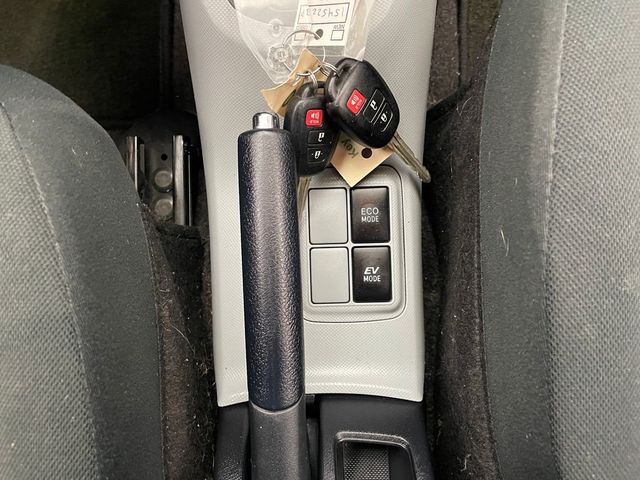 2013 Toyota Prius c 5dr Hatchback Two - 22980334 - 25