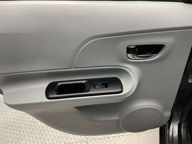 2013 Toyota Prius c 5dr Hatchback Two - 22980334 - 26