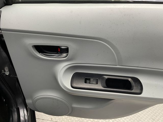 2013 Toyota Prius c 5dr Hatchback Two - 22980334 - 29