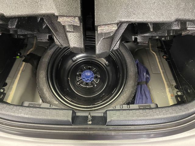 2013 Toyota Prius c 5dr Hatchback Two - 22980334 - 34