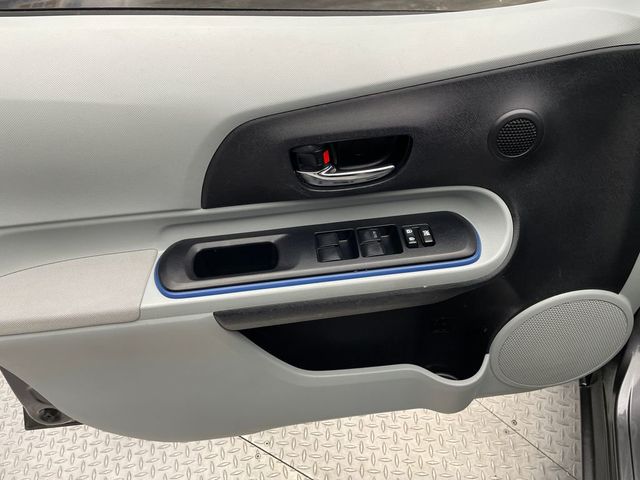 2013 Toyota Prius c 5dr Hatchback Two - 22980334 - 8