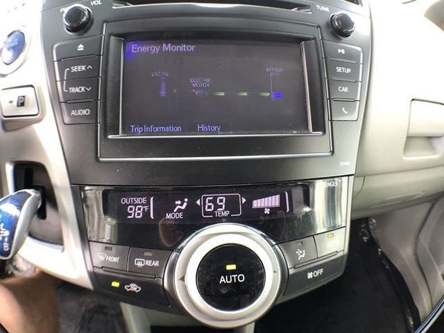 2013 Toyota Prius v  - 22398265 - 18