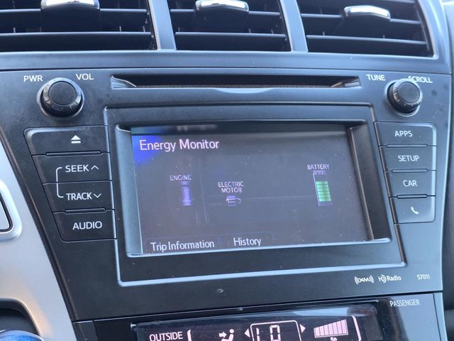 2013 Toyota Prius v  - 22982682 - 15