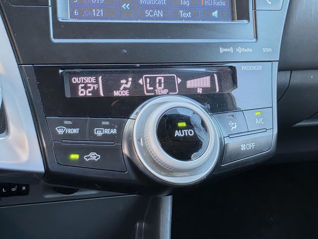 2013 Toyota Prius v  - 22982682 - 19