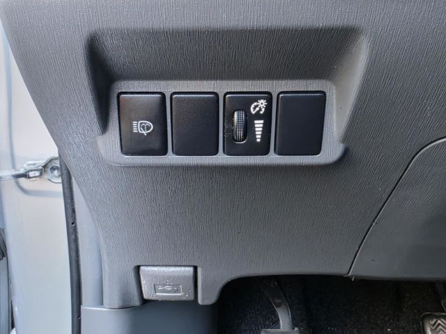 2013 Toyota Prius v  - 22982682 - 23