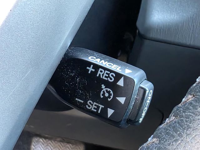 2013 Toyota Prius v  - 22982682 - 25