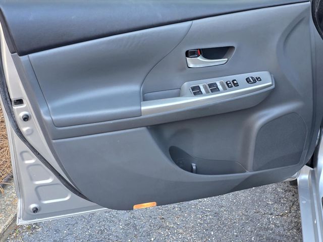 2013 Toyota Prius v  - 22982682 - 30