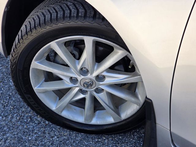 2013 Toyota Prius v  - 22982682 - 32