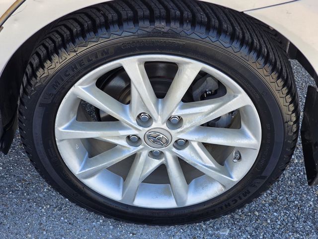 2013 Toyota Prius v  - 22982682 - 33