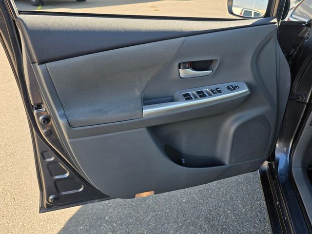 2013 Toyota Prius v  - 22960451 - 19