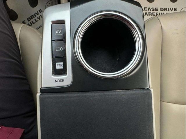 2013 Toyota Prius v 5dr Wagon Five - 22940469 - 19