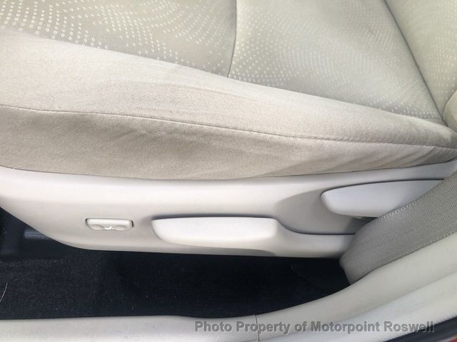 2013 Toyota Prius v 5dr Wagon Three - 20228811 - 14