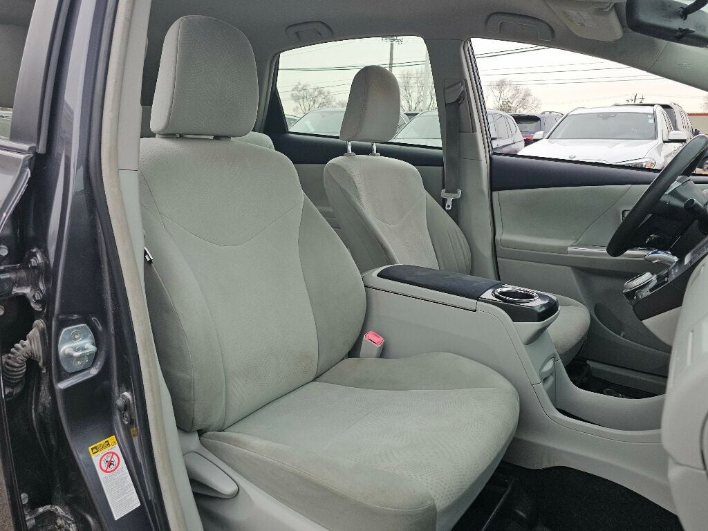 2013 Toyota Prius v 5dr Wagon Three - 22981028 - 12