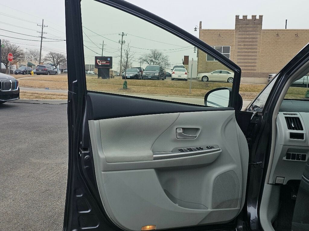 2013 Toyota Prius v 5dr Wagon Three - 22981028 - 18