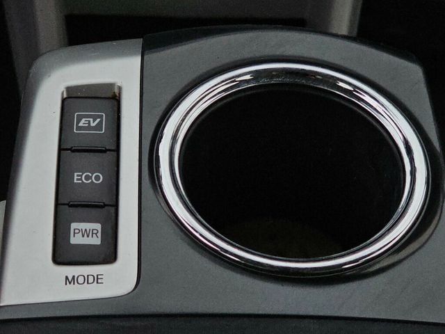 2013 Toyota Prius v 5dr Wagon Three - 22981028 - 24