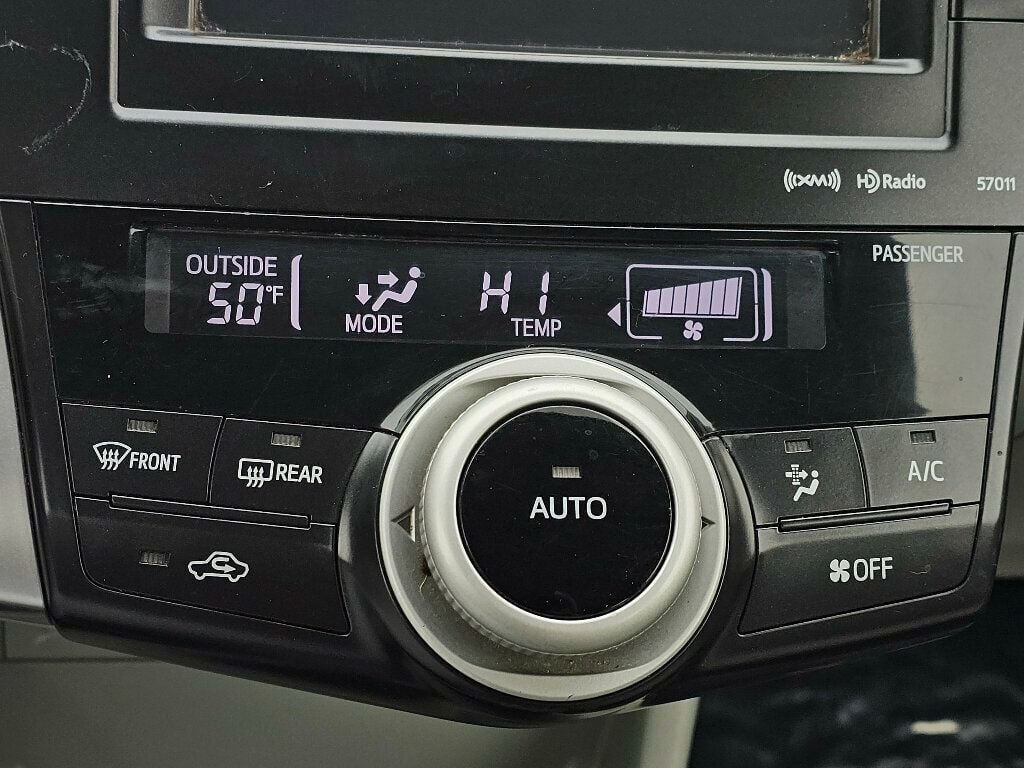 2013 Toyota Prius v 5dr Wagon Three - 22981028 - 25