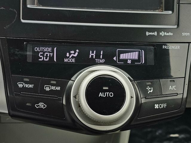 2013 Toyota Prius v 5dr Wagon Three - 22981028 - 25