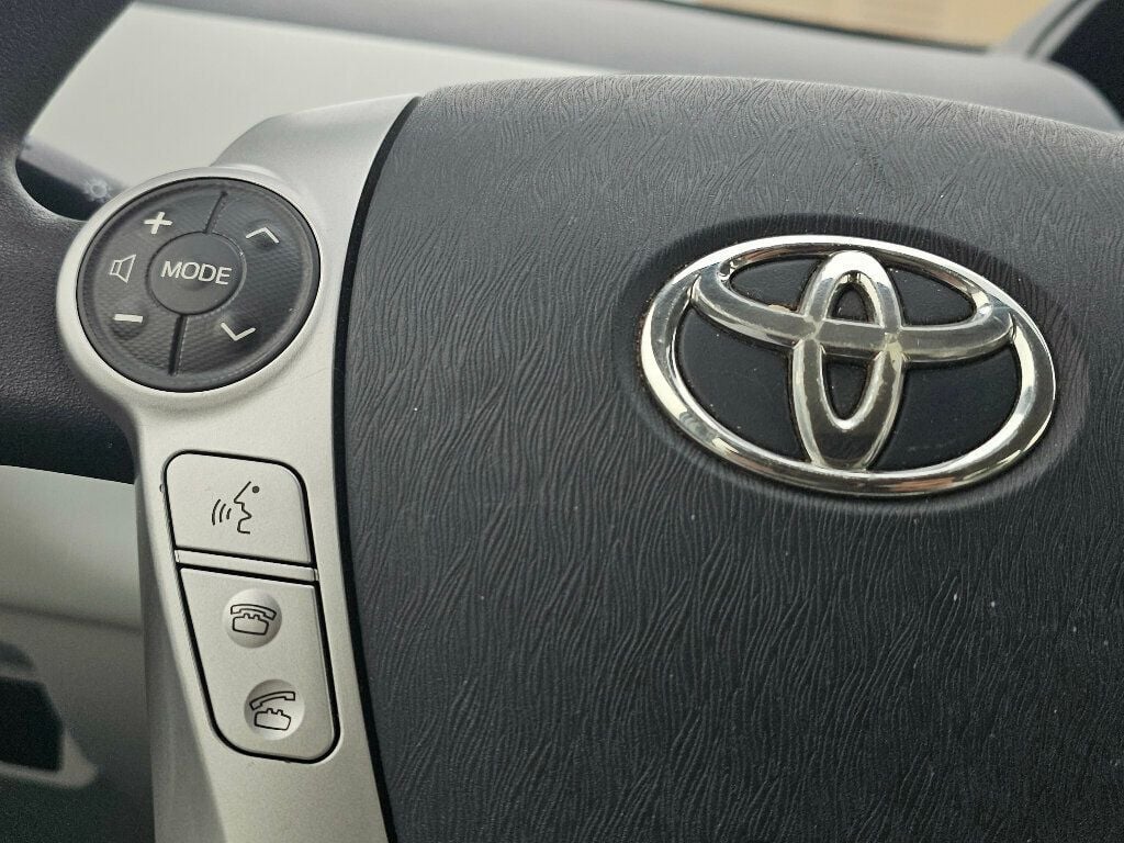 2013 Toyota Prius v 5dr Wagon Three - 22981028 - 28