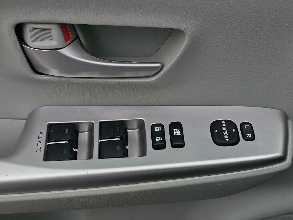 2013 Toyota Prius v 5dr Wagon Three - 22981028 - 31