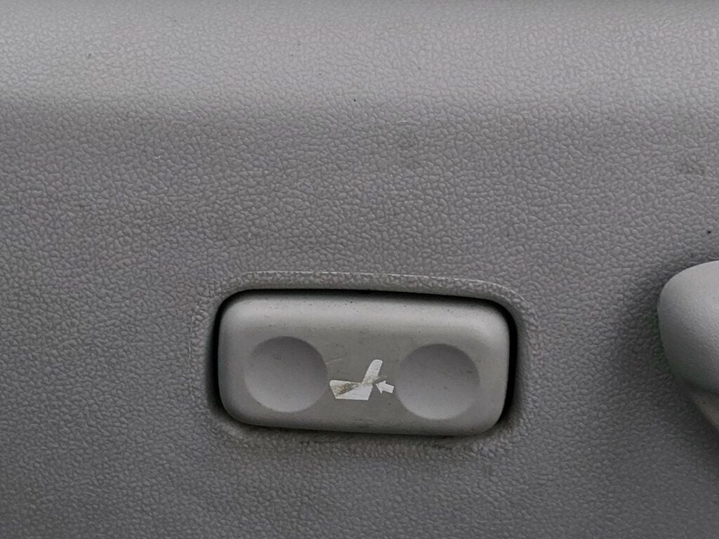 2013 Toyota Prius v 5dr Wagon Three - 22981028 - 32