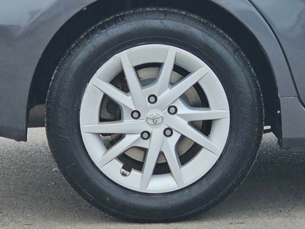 2013 Toyota Prius v 5dr Wagon Three - 22981028 - 33