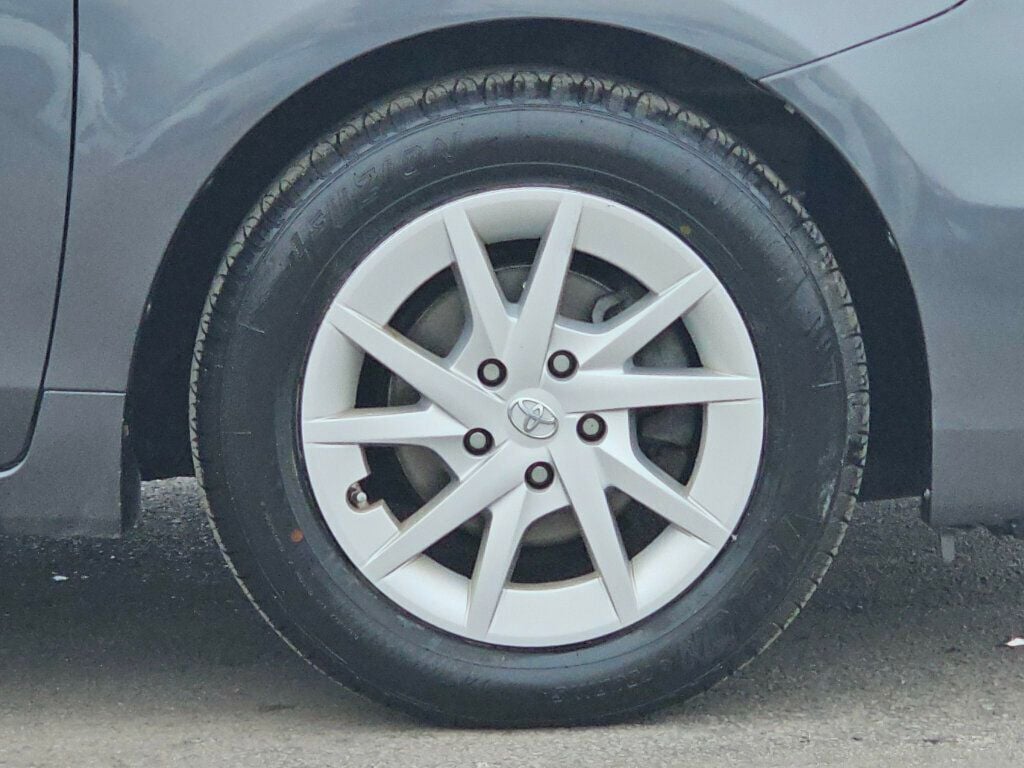 2013 Toyota Prius v 5dr Wagon Three - 22981028 - 34