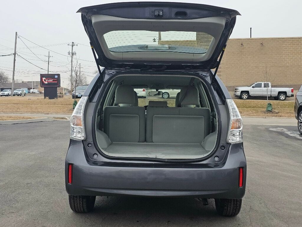 2013 Toyota Prius v 5dr Wagon Three - 22981028 - 35