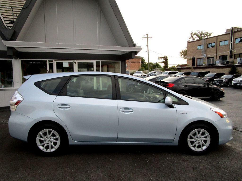 2013 Toyota Prius v 5dr Wagon Two - 22616694 - 10