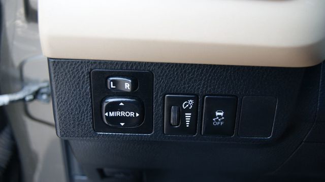 2013 Toyota RAV4 1 OWNER , JUST SERVICED , VERY CLEAN INSIDE AND OUT  - 23070428 - 22