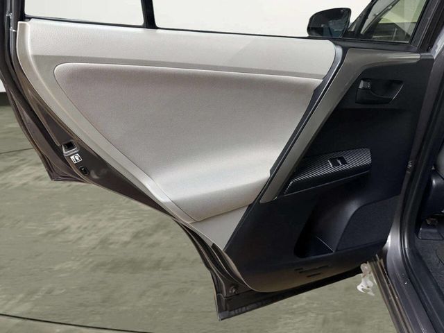 2013 Toyota RAV4 AWD 4dr XLE - 22979608 - 17