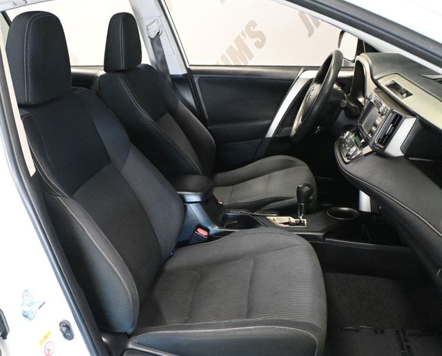 2013 Toyota RAV4 FWD 4dr XLE - 23084215 - 17