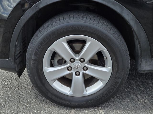 2013 Toyota RAV4 FWD 4dr XLE - 22930568 - 6