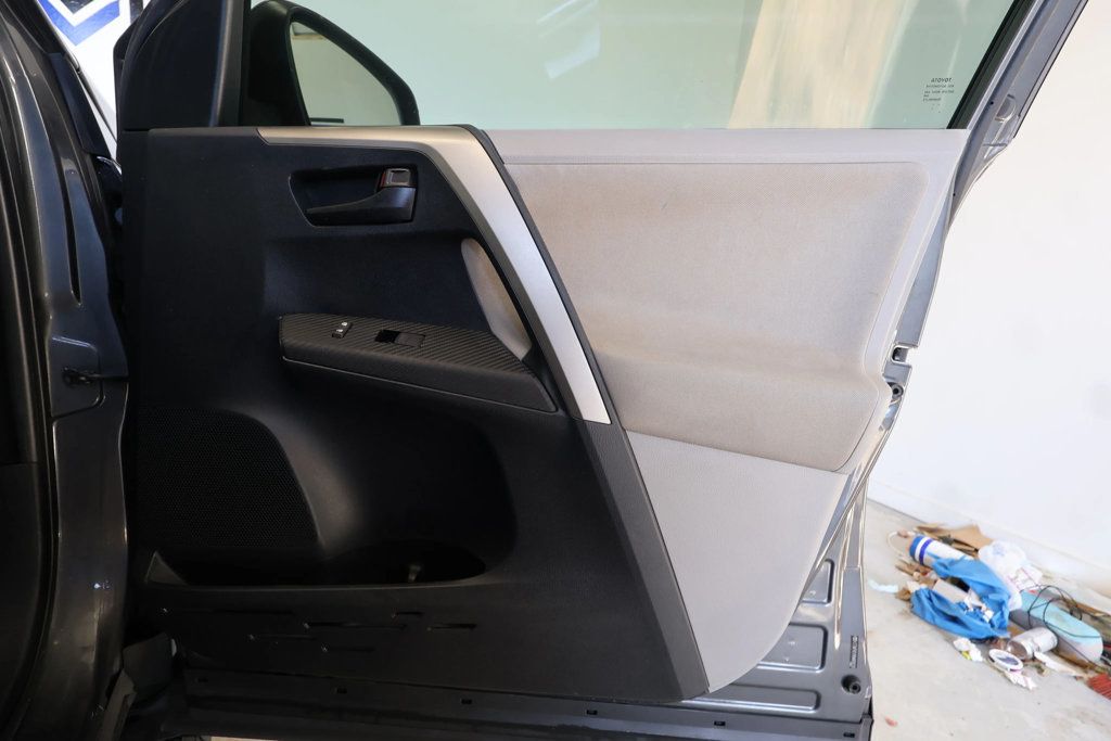 2013 Toyota RAV4 FWD 4dr XLE - 22932254 - 44