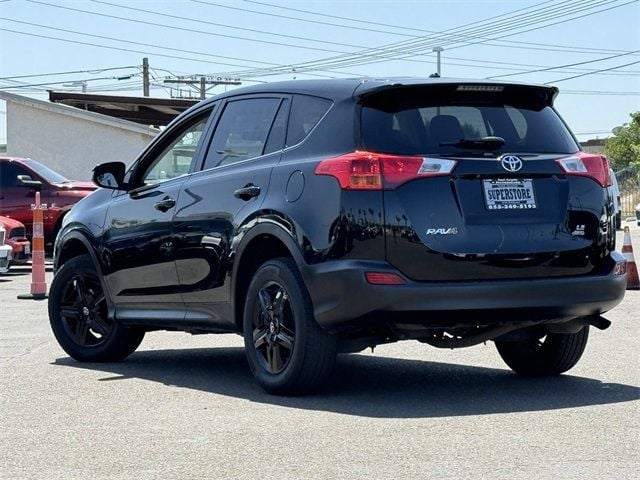 2013 Toyota RAV4 LE - 22437712 - 13