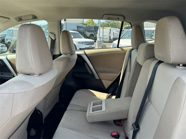 2013 Toyota RAV4 LE - 22437712 - 23