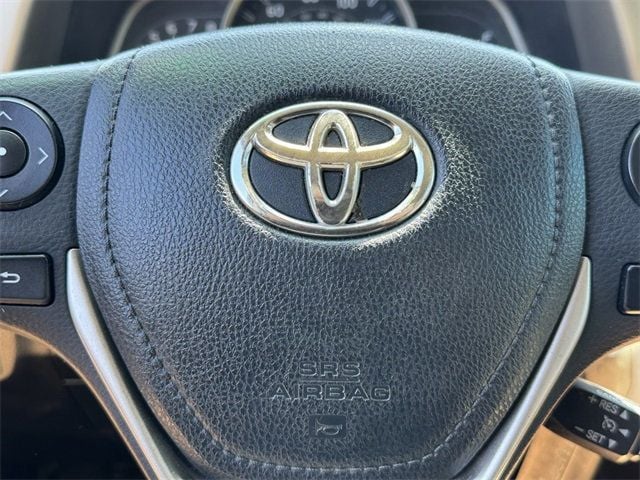 2013 Toyota RAV4 LE - 22437712 - 36