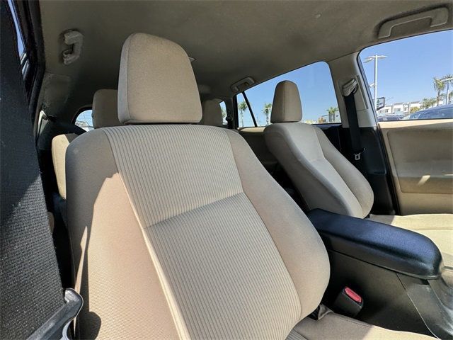 2013 Toyota RAV4 LE - 22437712 - 8