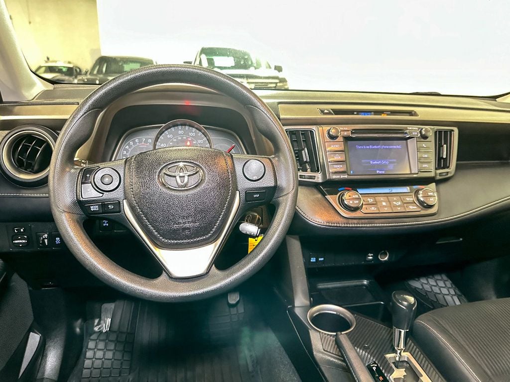 2013 Toyota RAV4 XLE - 22628796 - 10