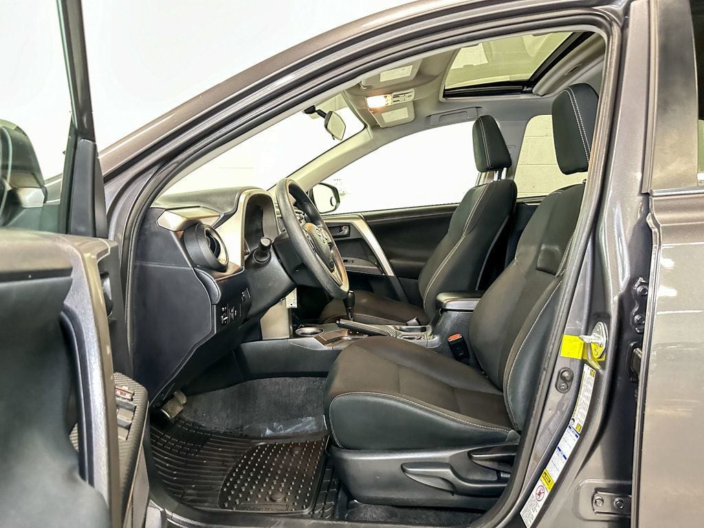 2013 Toyota RAV4 XLE - 22628796 - 21