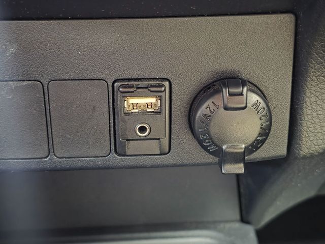 2013 Toyota RAV4 XLE - 23067929 - 27