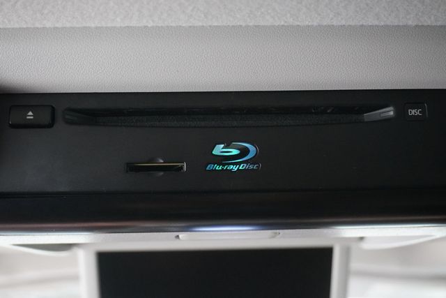 2013 Toyota Sequoia 4WD 5.7L FFV Platinum - 23007197 - 15