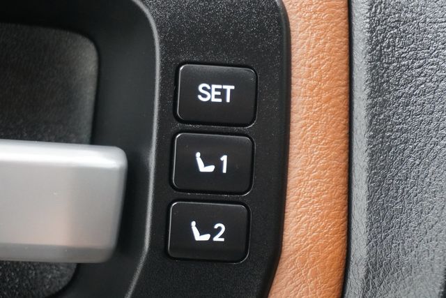 2013 Toyota Sequoia 4WD 5.7L FFV Platinum - 23007197 - 18