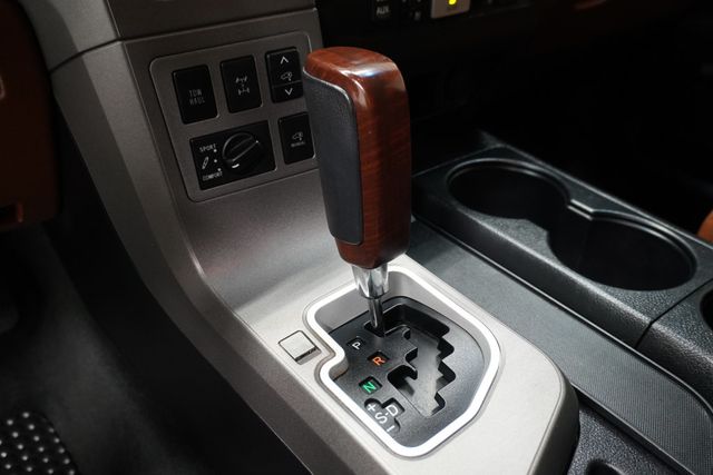 2013 Toyota Sequoia 4WD 5.7L FFV Platinum - 23007197 - 28