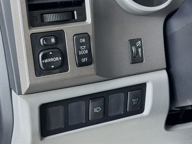 2013 Toyota Sequoia 4WD 5.7L SR5 - 22997097 - 9