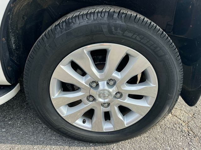 2013 Toyota Sequoia Platinum 4x4 with 3rd row seating - 23007483 - 9