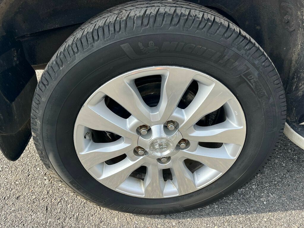 2013 Toyota Sequoia Platinum 4x4 with 3rd row seating - 23007483 - 10