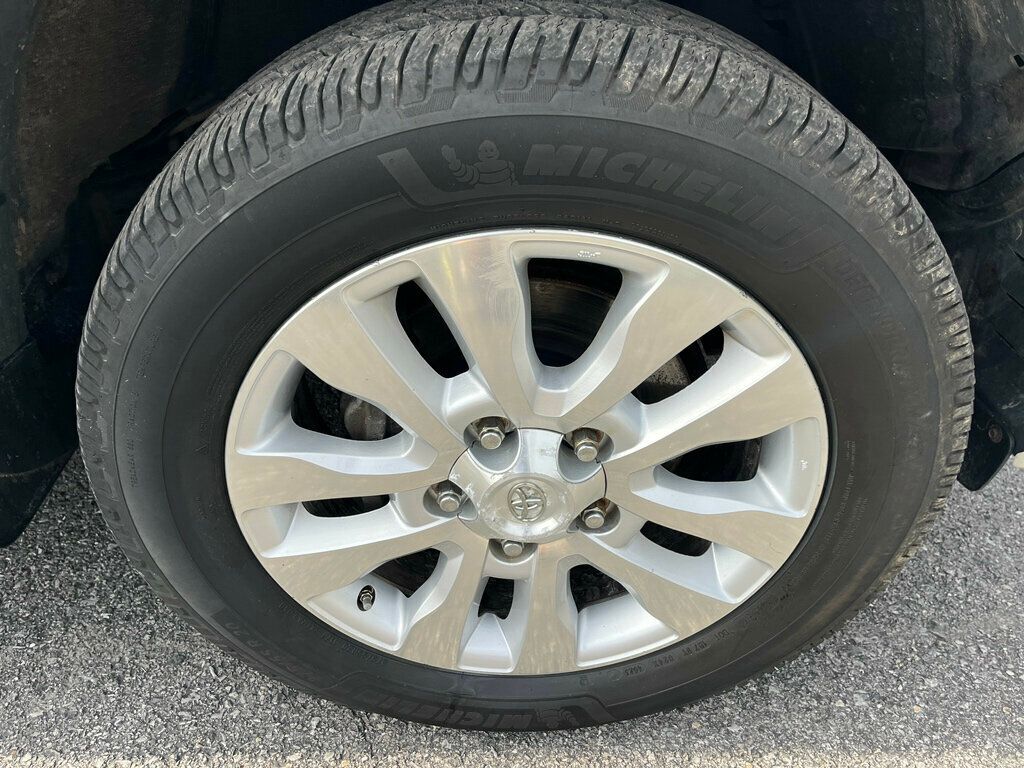 2013 Toyota Sequoia Platinum 4x4 with 3rd row seating - 23007483 - 11